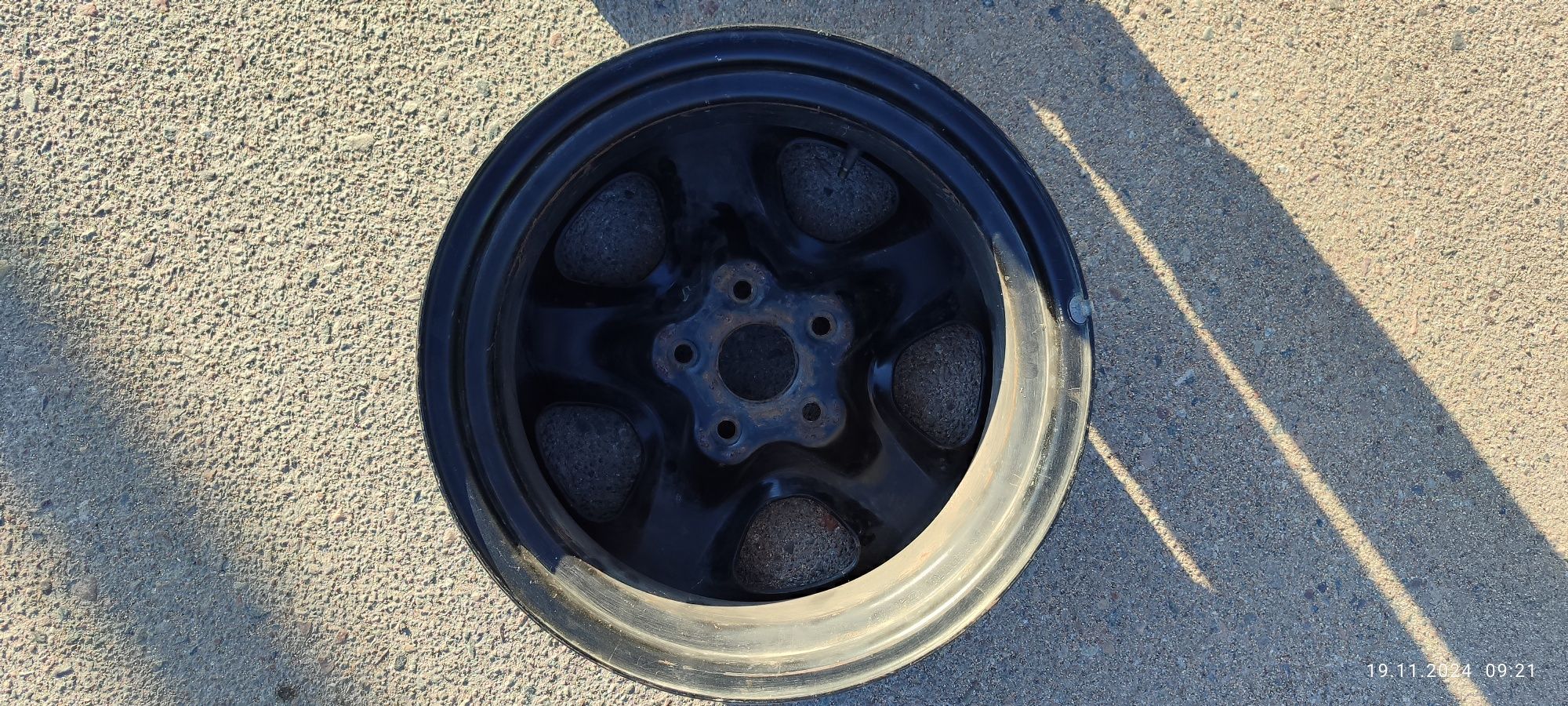 Один черный железный диск J16x6 1/2 JJ DOT TOPY 422 98 A 3.5