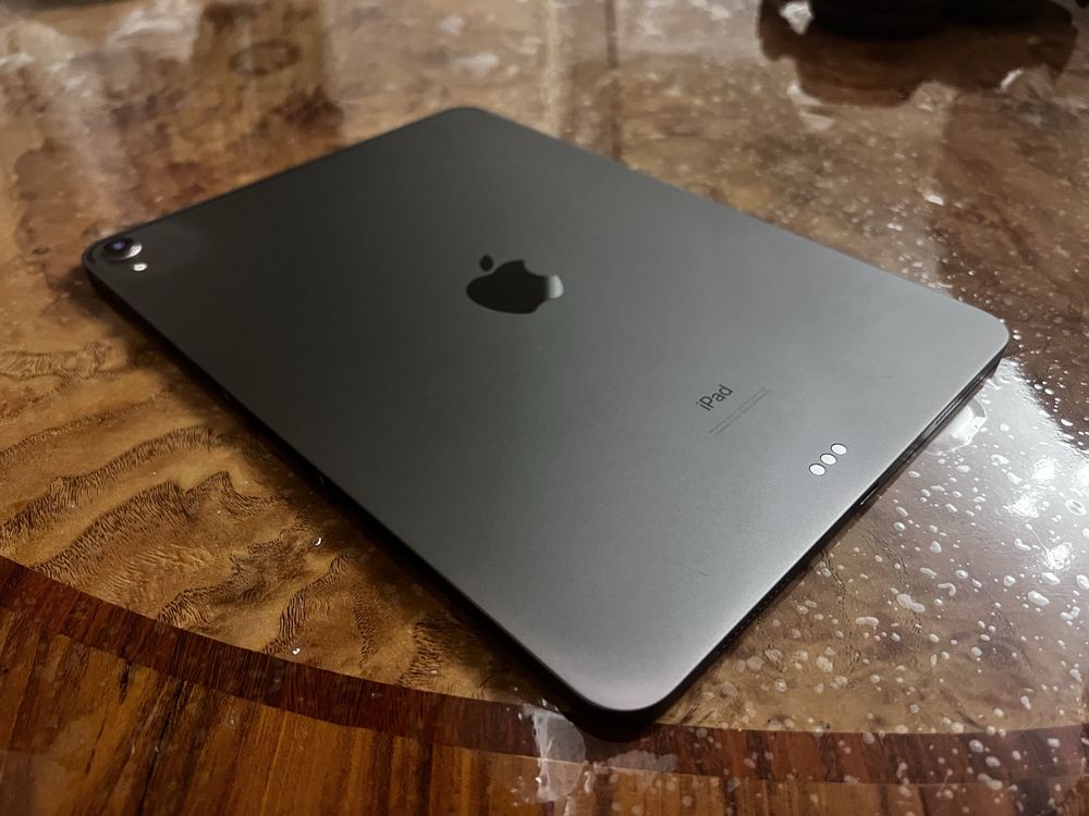 iPad Pro 11” с Pencil и клавиатурой — всё для работы и учёбы