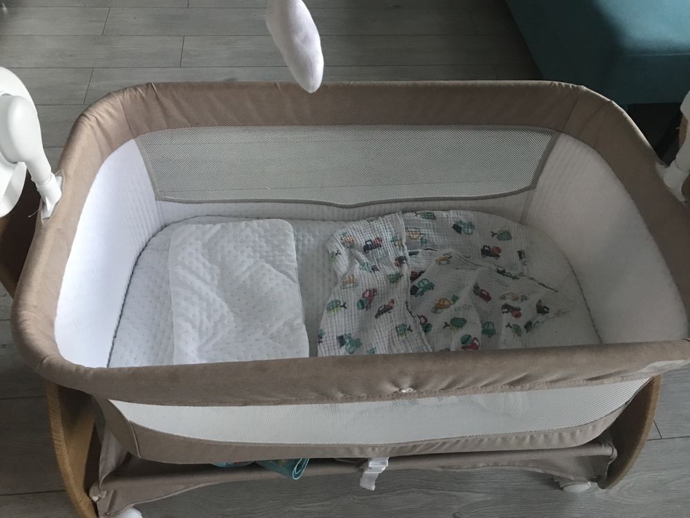 Продам детскую кроватку до года