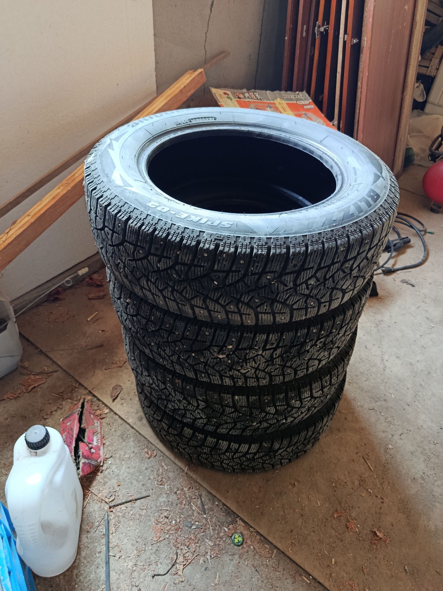 Продам шины зимние BRIDGESTONE 185/65/R15