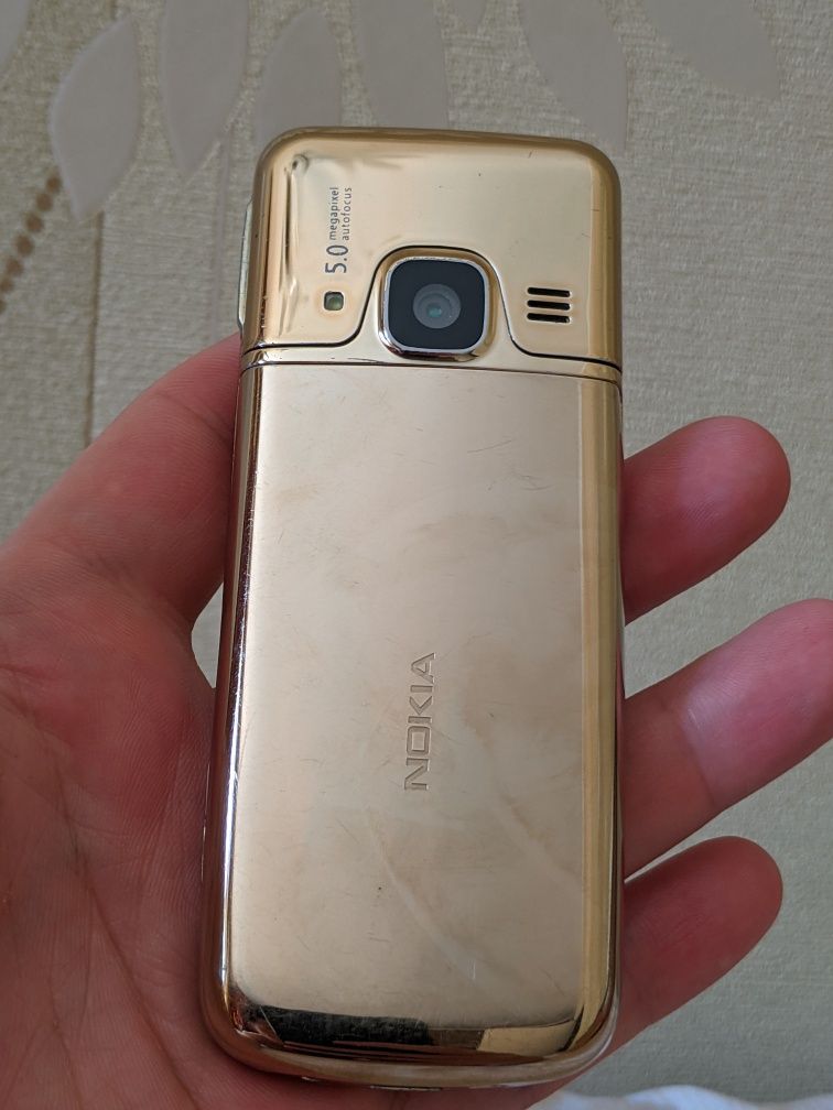 Сотовый (кнопочный) телефон. Nokia 6700 Classic Gold.