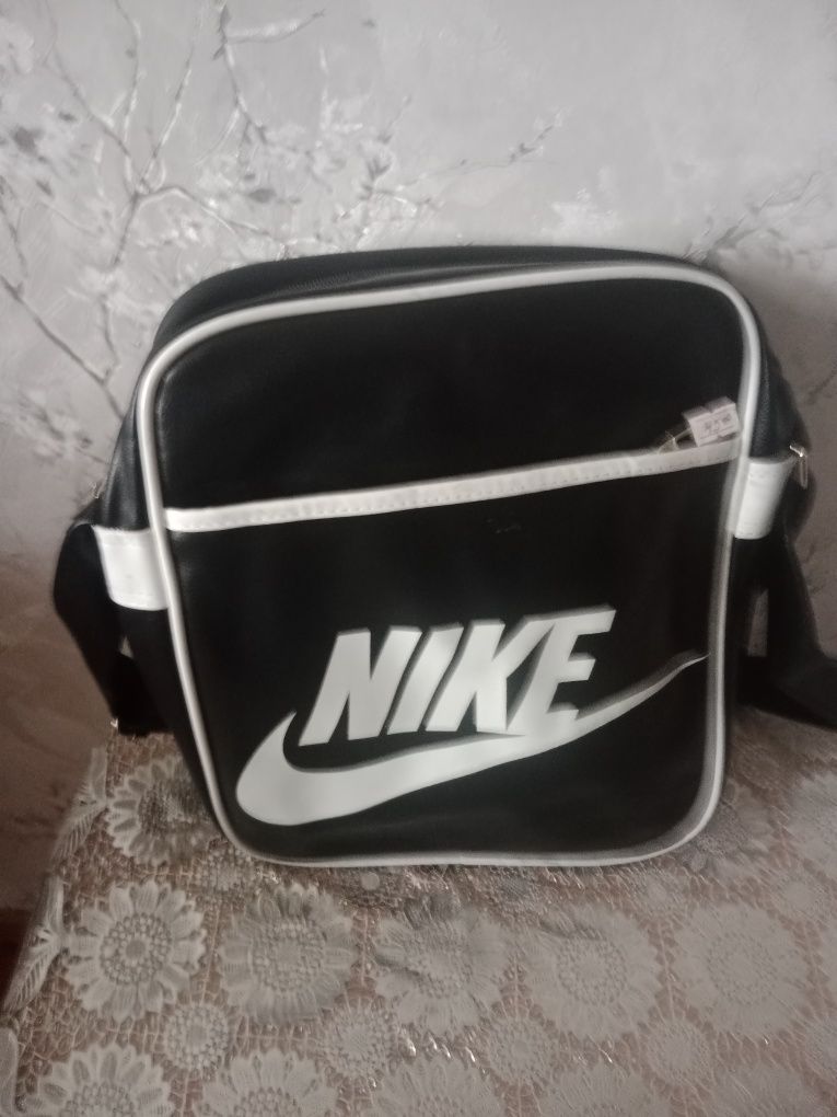 Школьные рюкзаки разные от3500т
