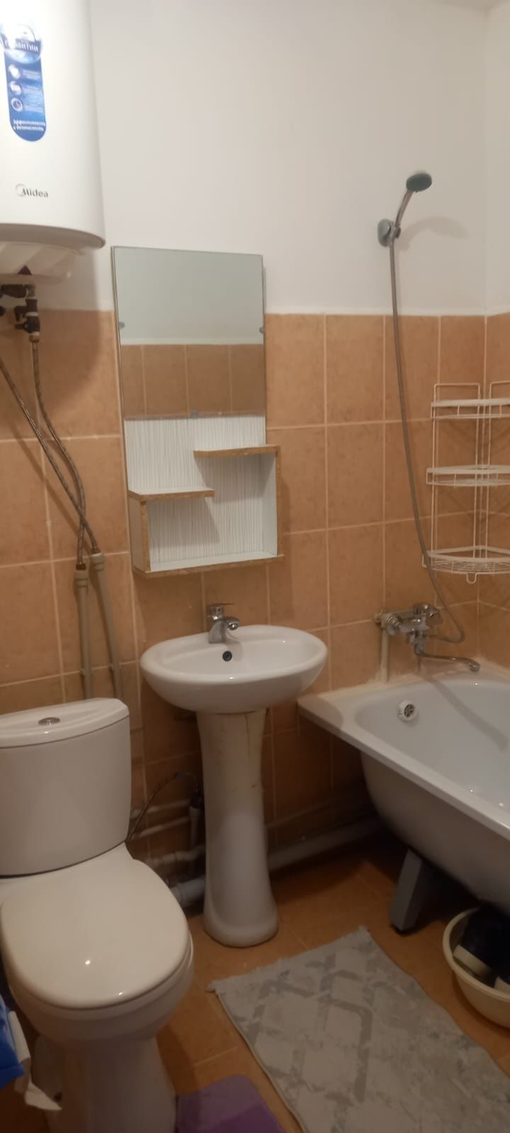 2 бөлмелі үй ұзақ мерзімге арендаға беріледі.  Толық мебель бар