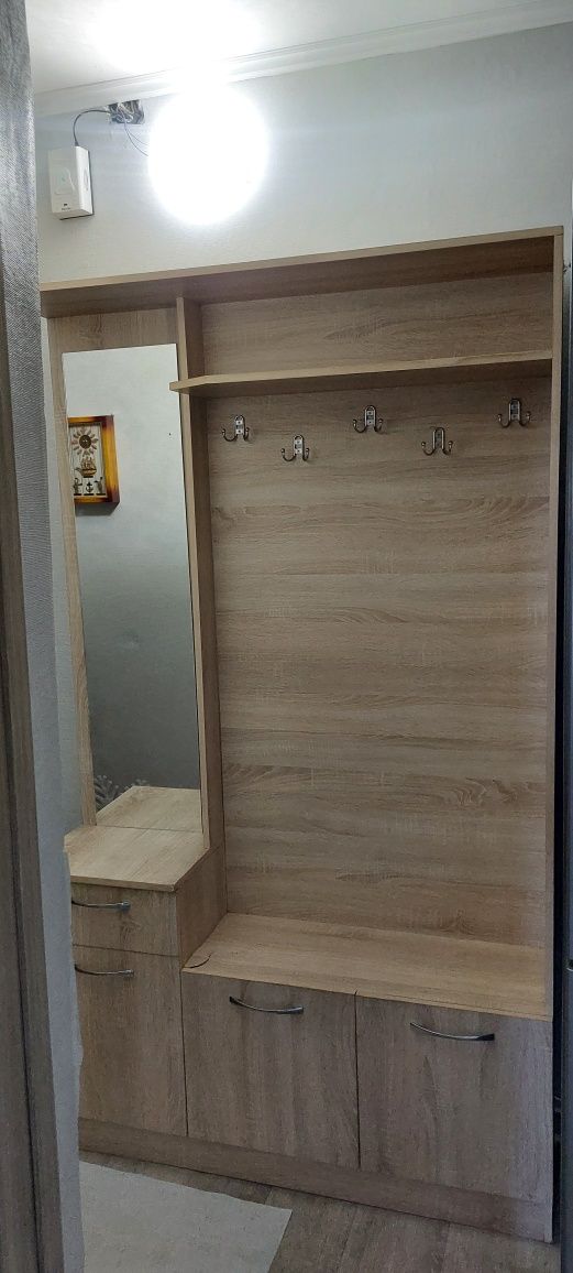 Прихожая мебель. Шкаф
