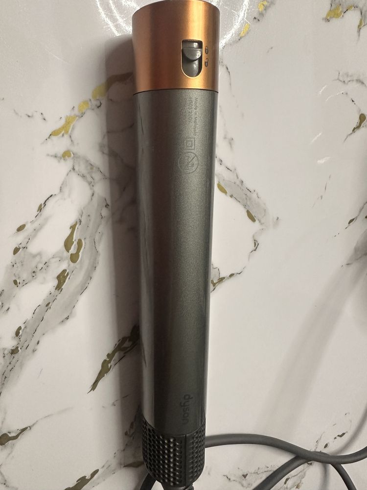 Dyson стайлер