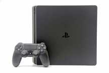 PlayStation 4 с 2 джойстиками и играми