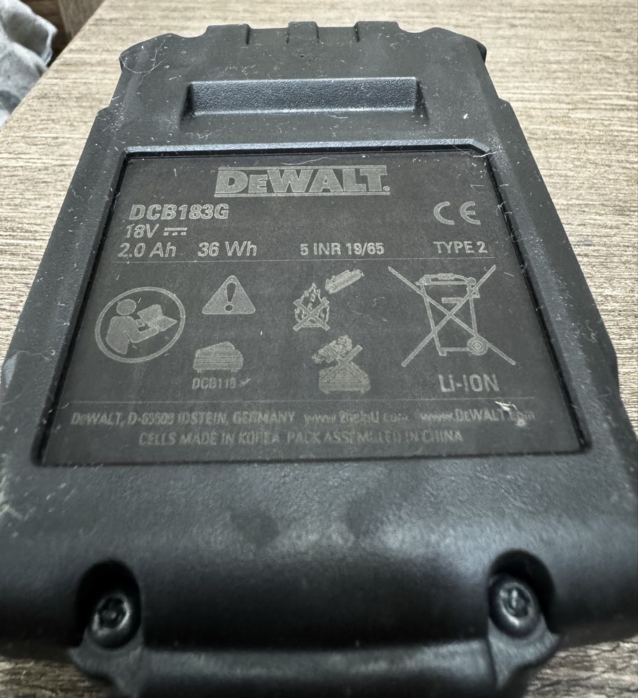 Продам новый акумулятор DeWALT DCB183G