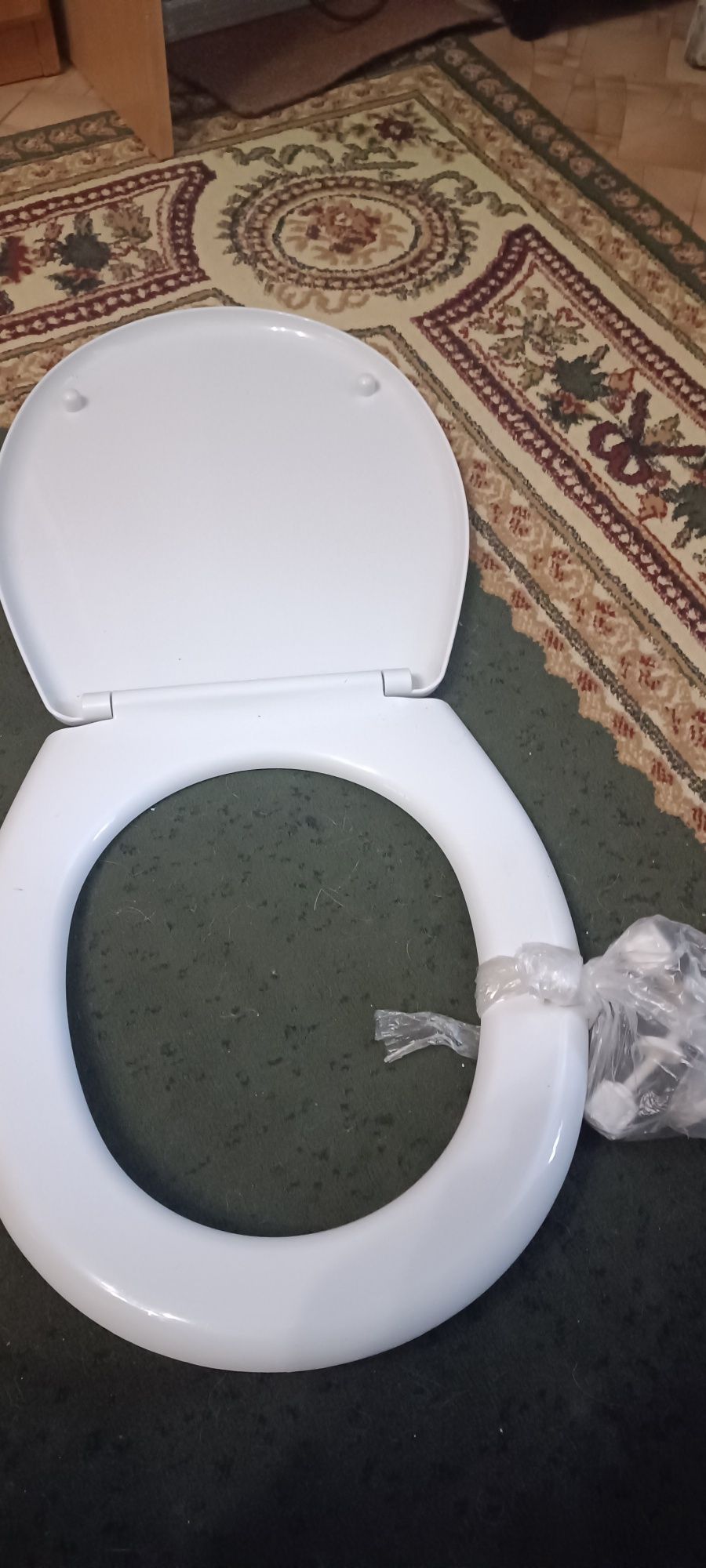 Крышка унитаза..