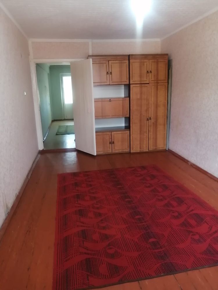 Сдаётся дв комн кв на 17 кв  мкрн 'А' , возле 7 школы, мечети.