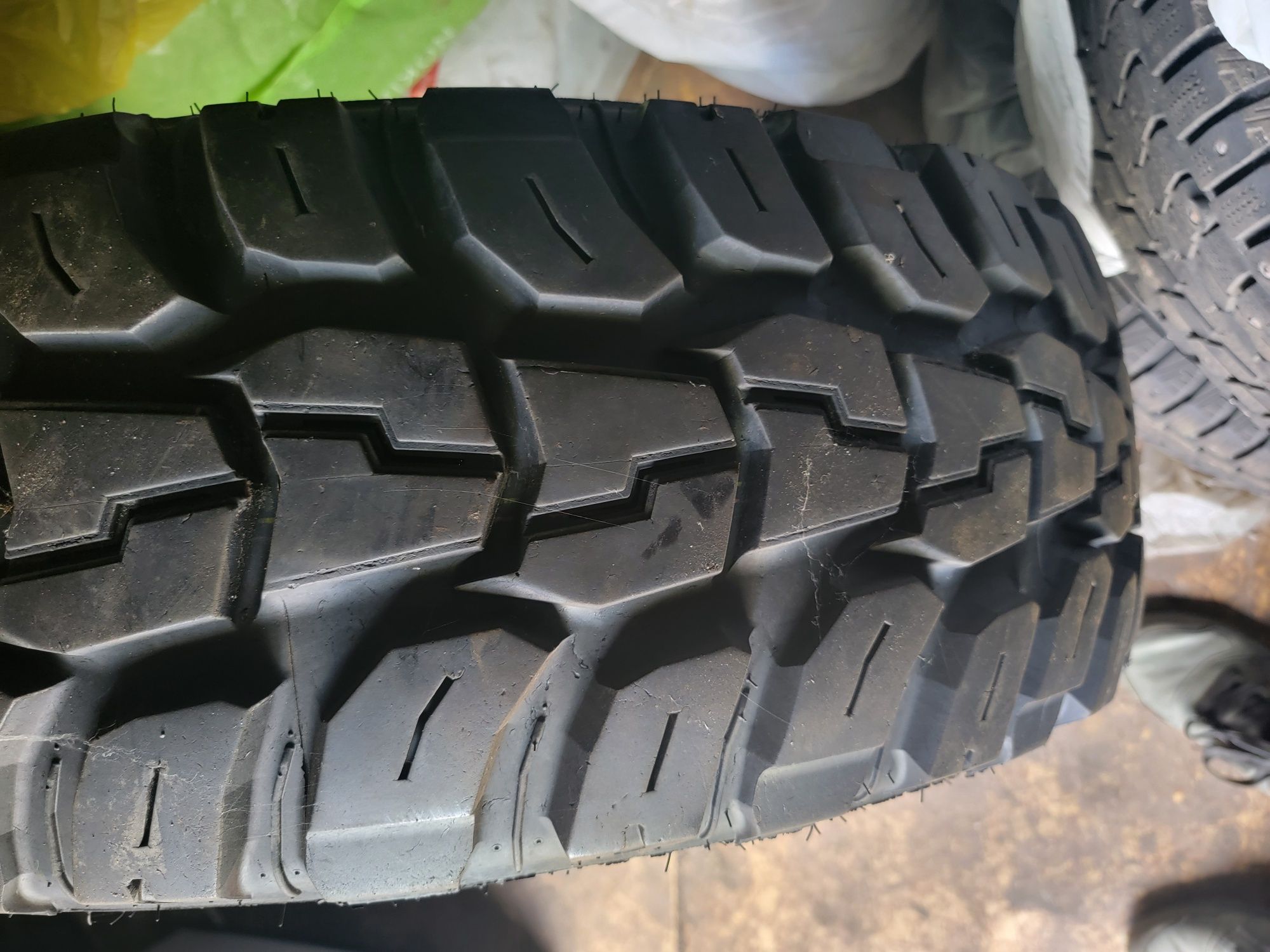 Продам резину Kumho 285\75\R16