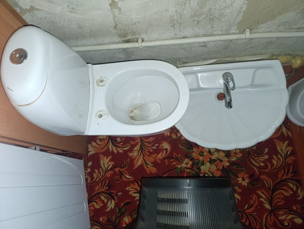 Унитаз и раковина