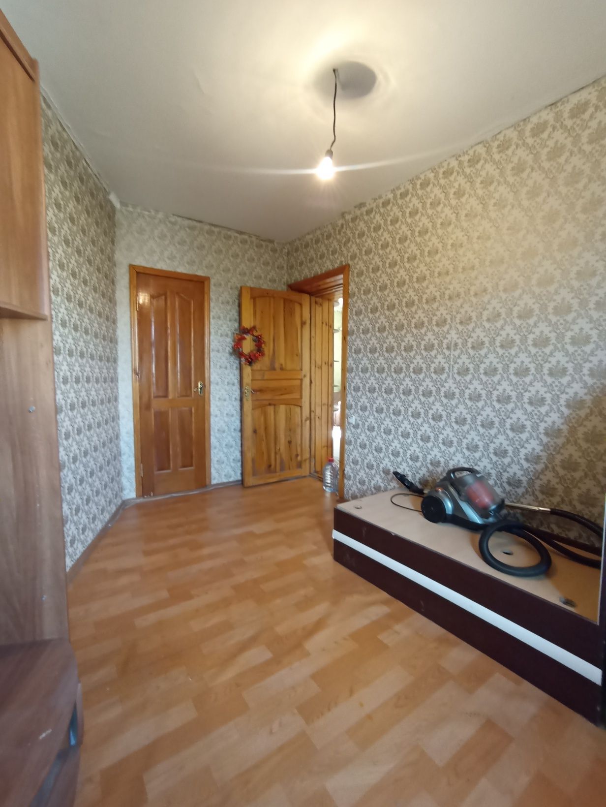 3х-комн кв Толе би 116, 4 эт, кирпичн