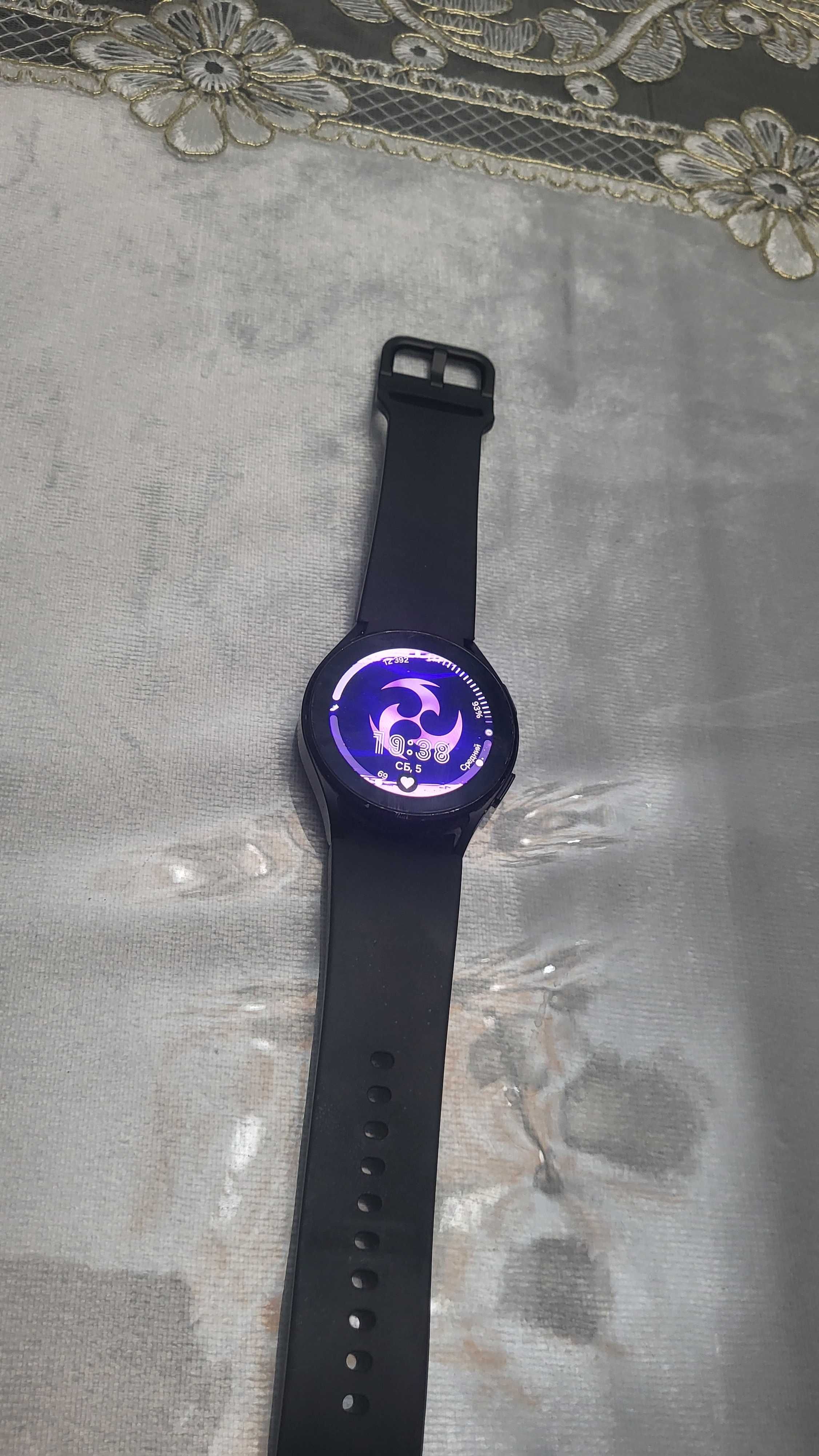 Продаю Samsung Watch 4
