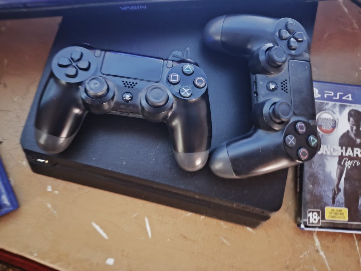 Sony playstation 4 slim