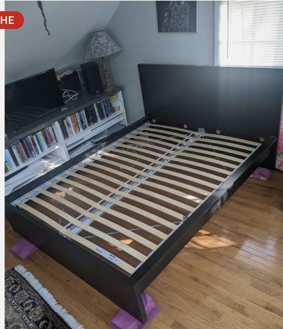 Продам б/у кровать IKEA Malm с матрасом IKEA XOVOG.