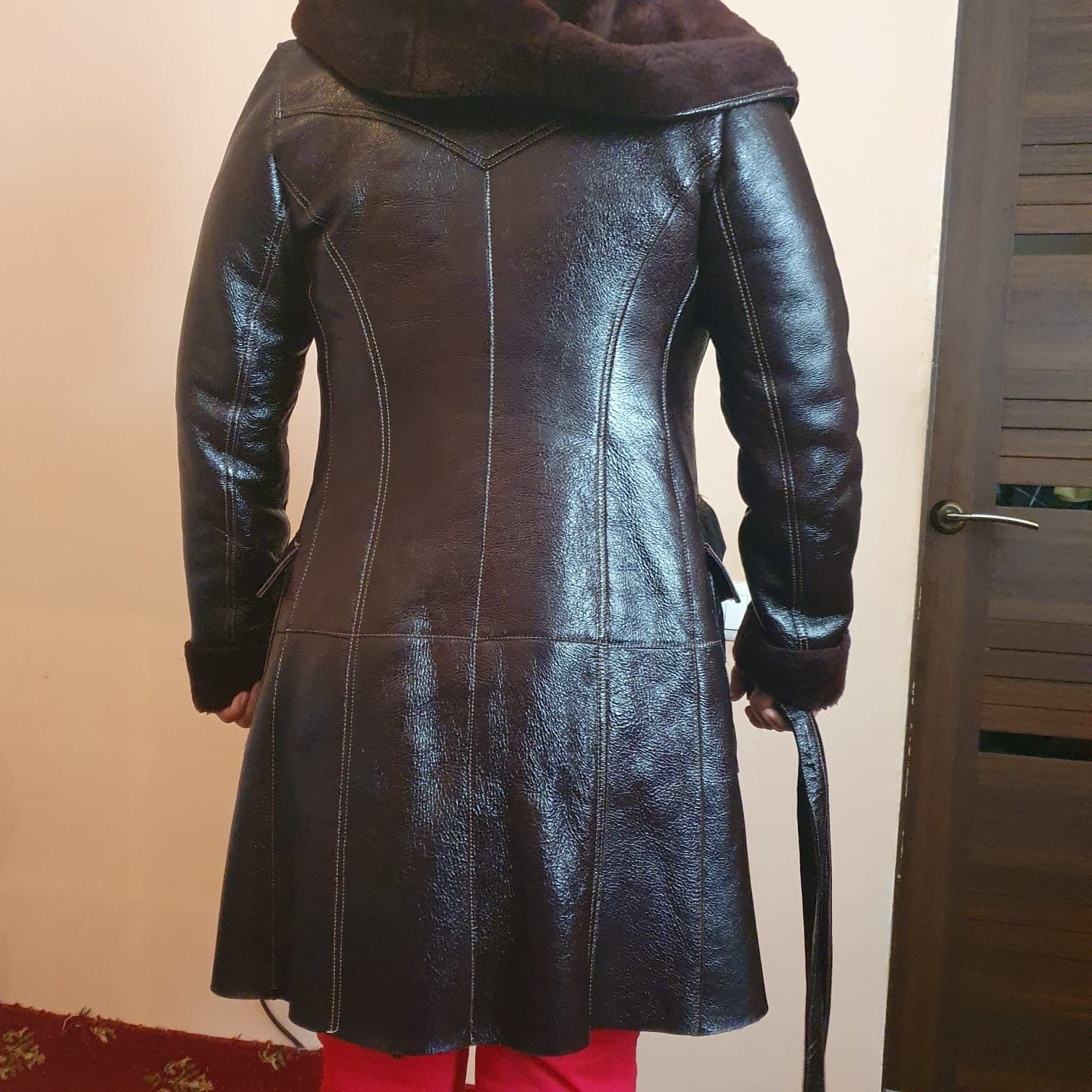 Продам дублёнку в отличном состоянии не дорого.