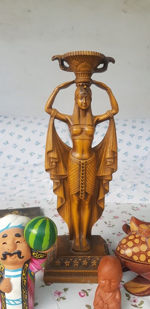 Статуетки продам