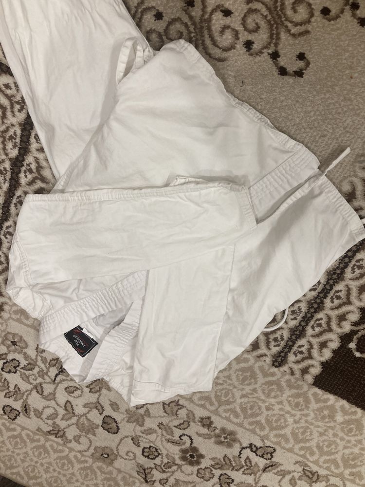 Продам кимано и еще защиту