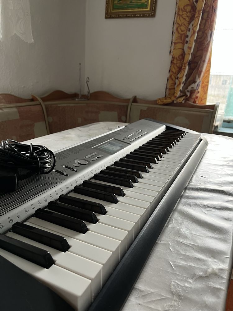 Синтезатор CASIO. 100 мелодий 100 тона.