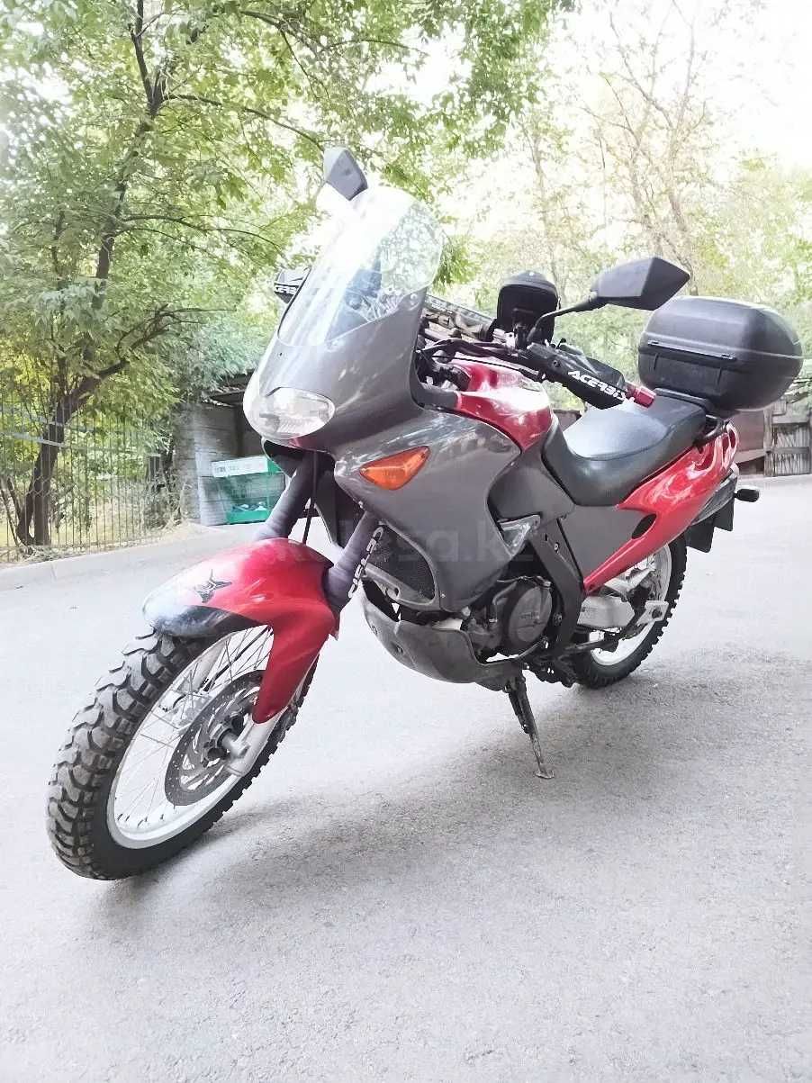 Итальянский МОТОЦИКЛ Aprilia Pegasso 650
