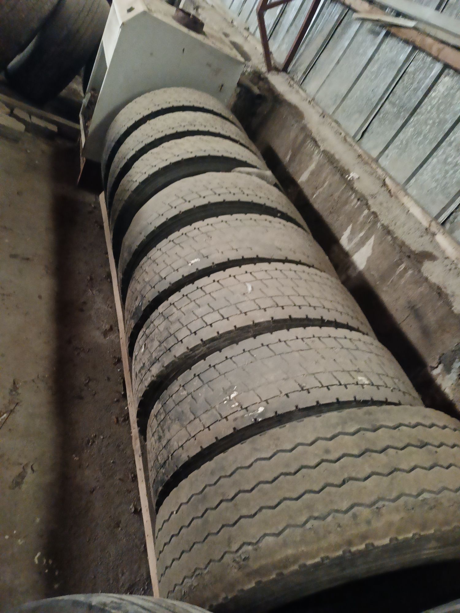 Продам грузовые шины 385.65 R22.5
