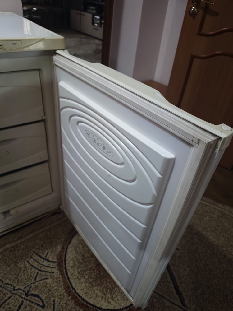 Продам морозильную камеру