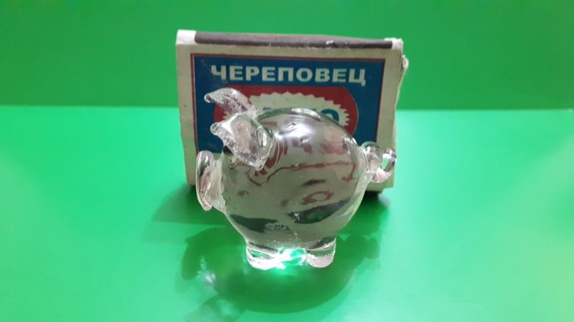 Фигурка из стекла Свинка