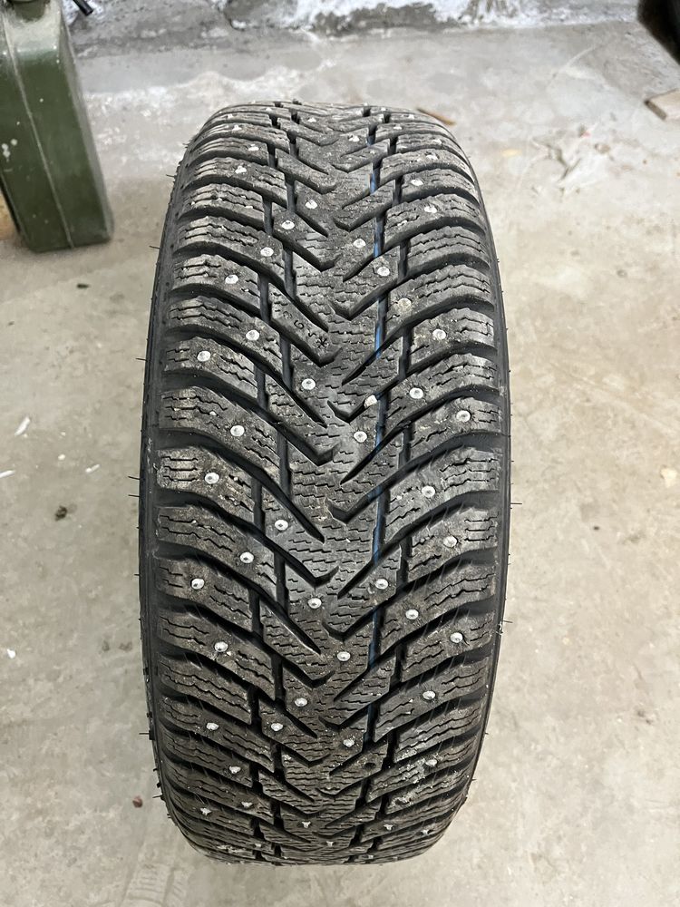 Продам шины с дисками Nokian Hakkepelita 8