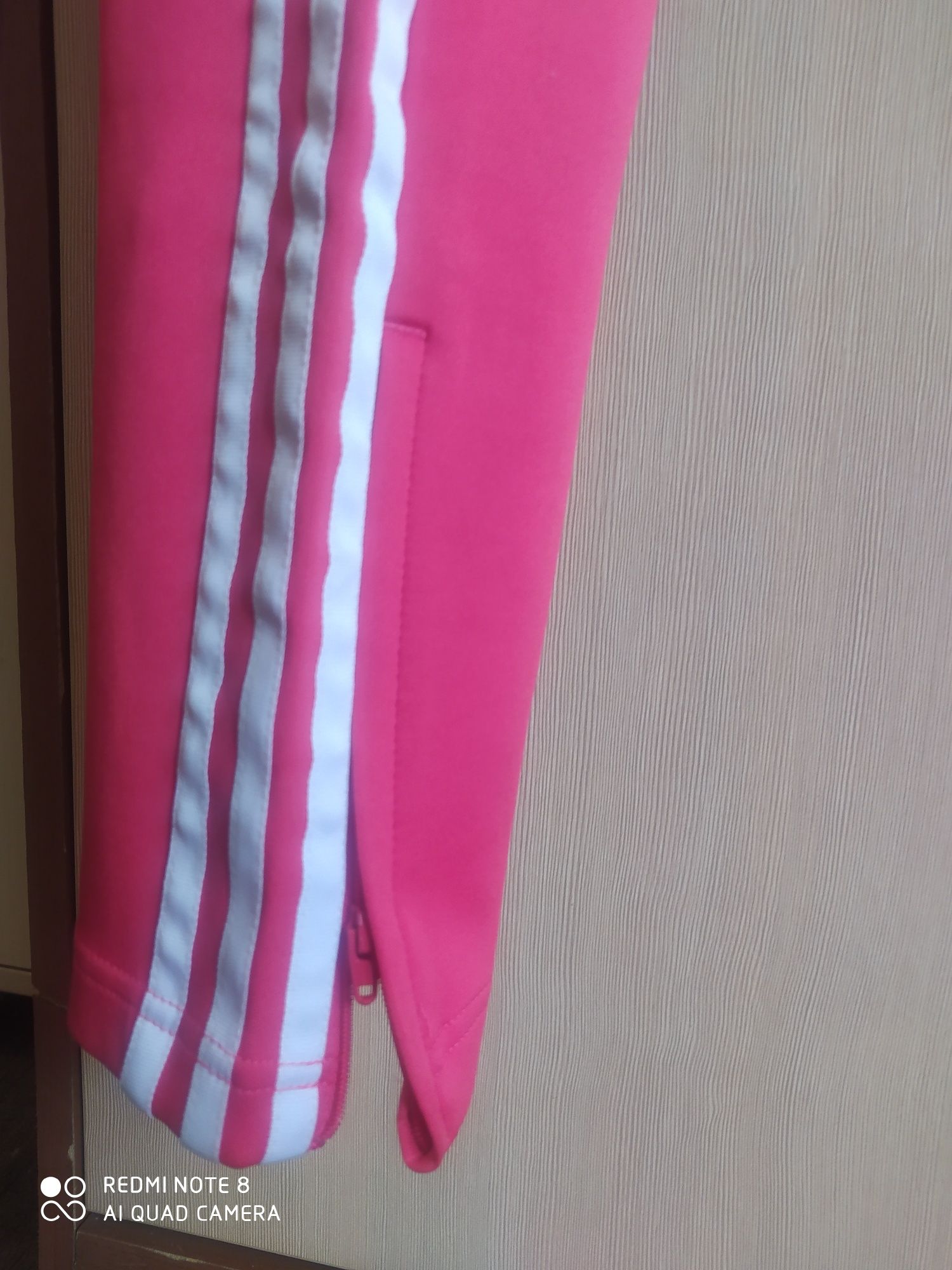 Брюки женские спортивные Adidas,р.46,оригинал,13000 тенге.НОВЫЕ.