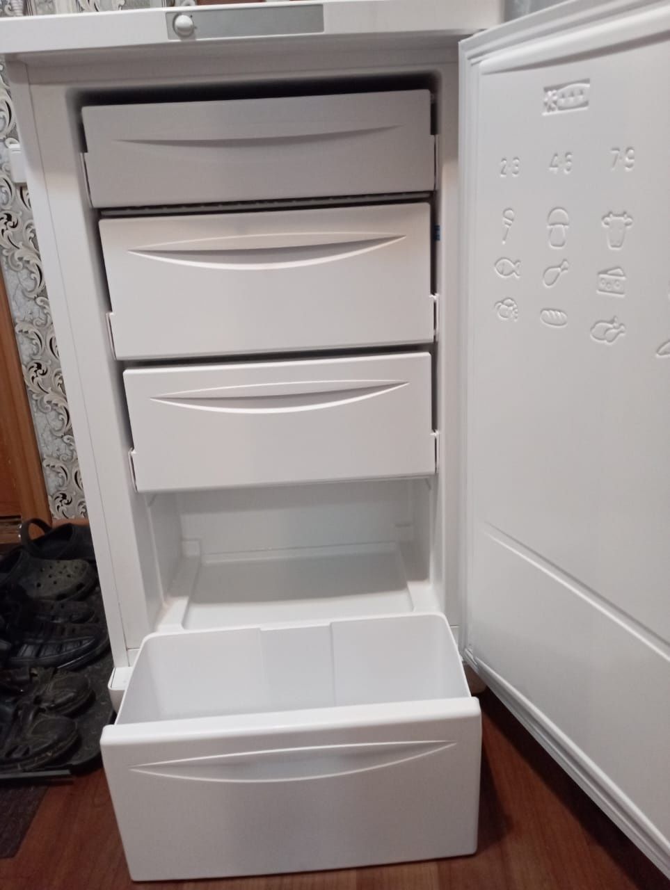 Продам морозильную камеру