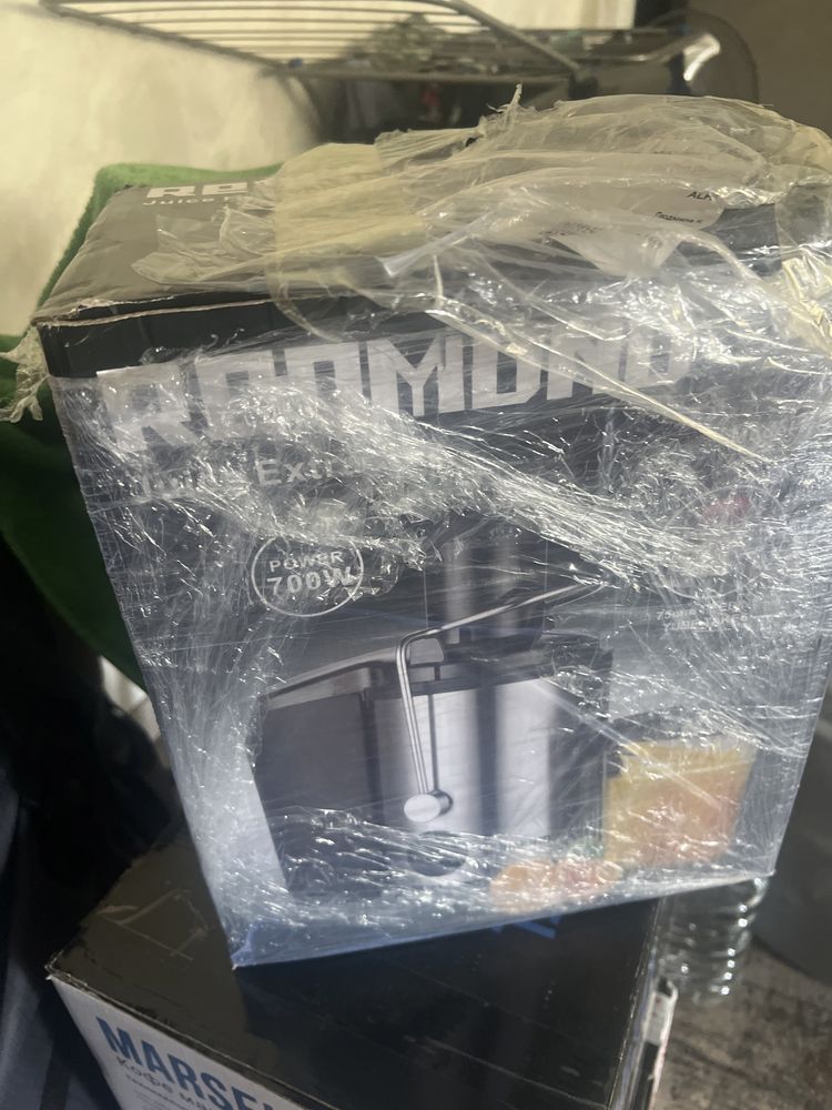 Соковыжималка 700w