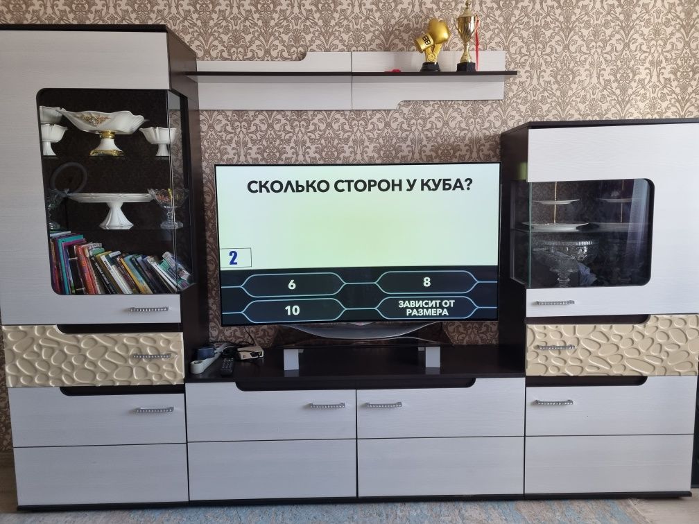 Горка стенка белого цвета