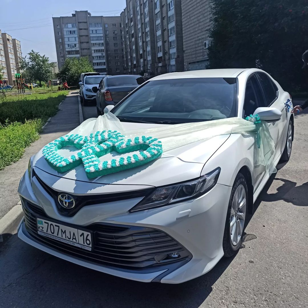 Свадебные украшения на машину