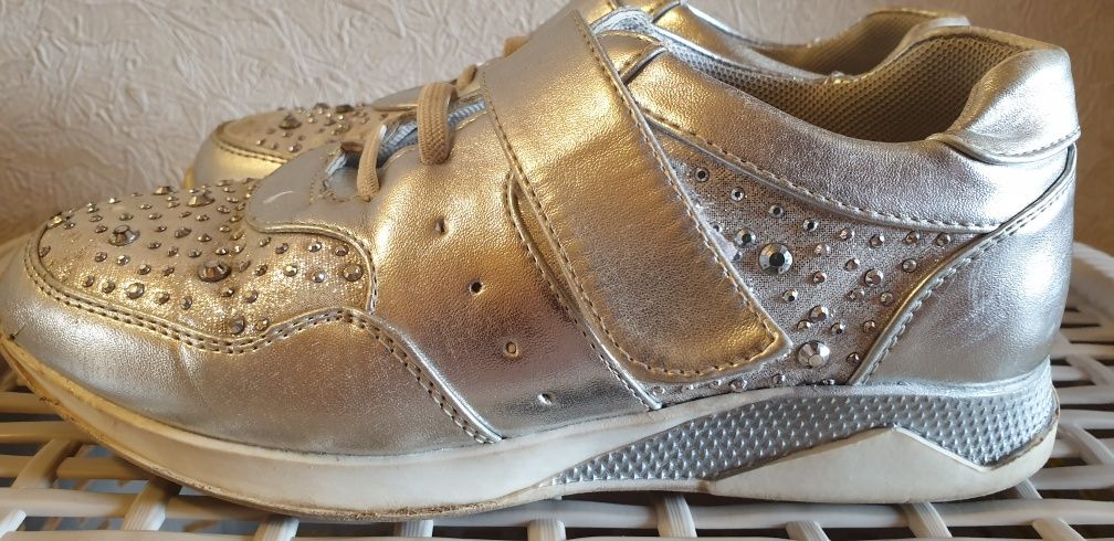 Кроссовки для девочки р.34