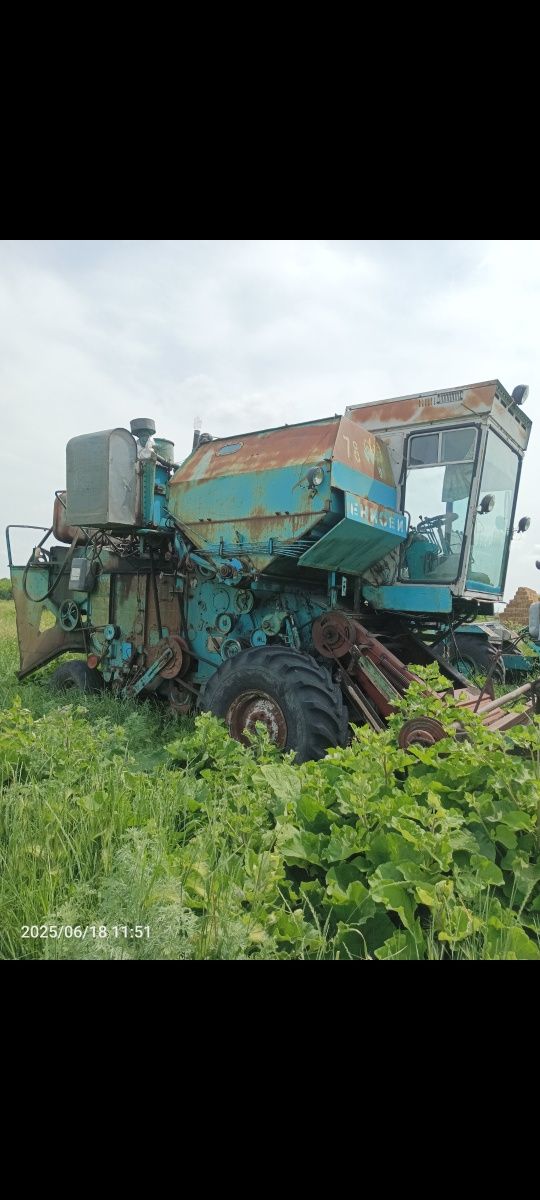 Продам комбайн и жатки