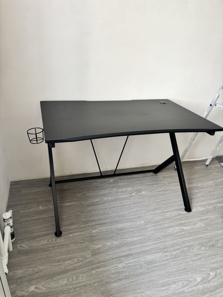 Игровой компьютерный стол