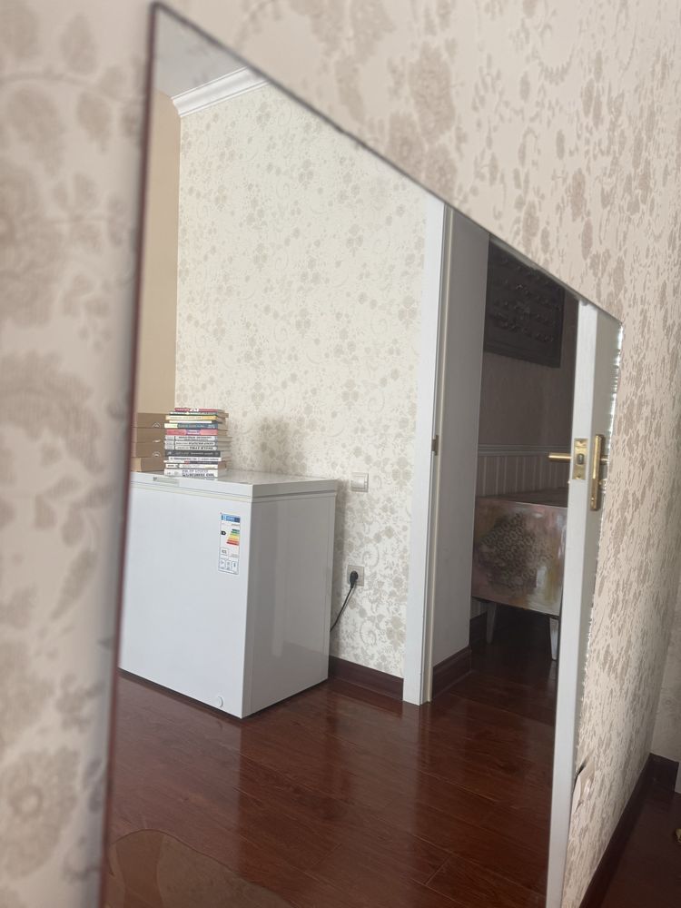 Продам дешево.разное: люстру с бра, корзины тумбу, пледы одеяла