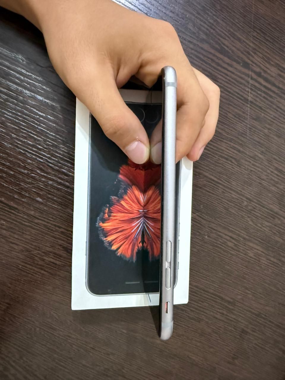Продам Iphone 6s