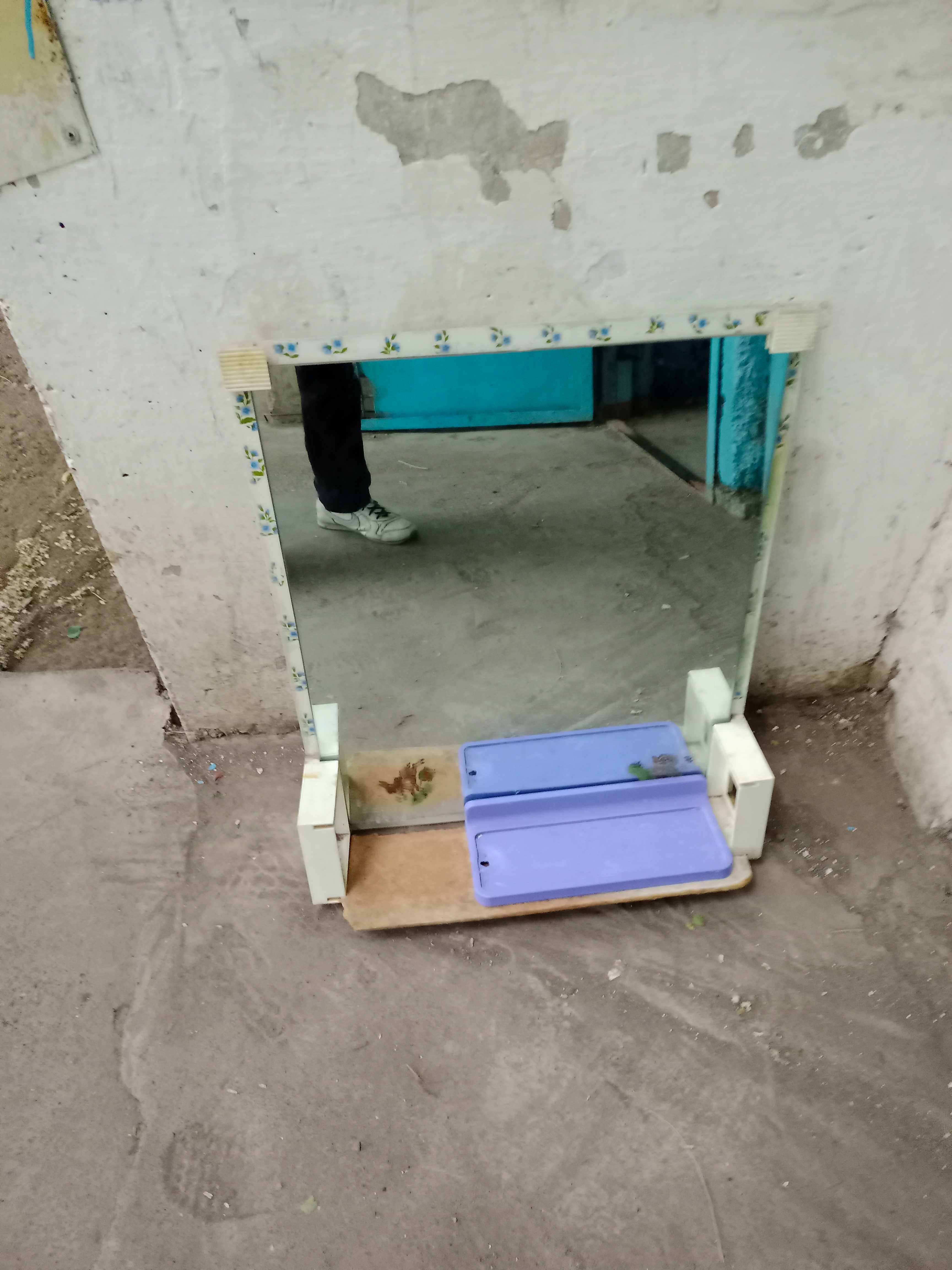 Продам зеркала  адрес 6мкр(кунаева)