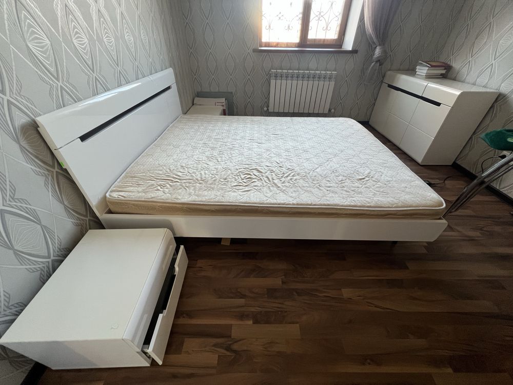 Спальный гарнитур