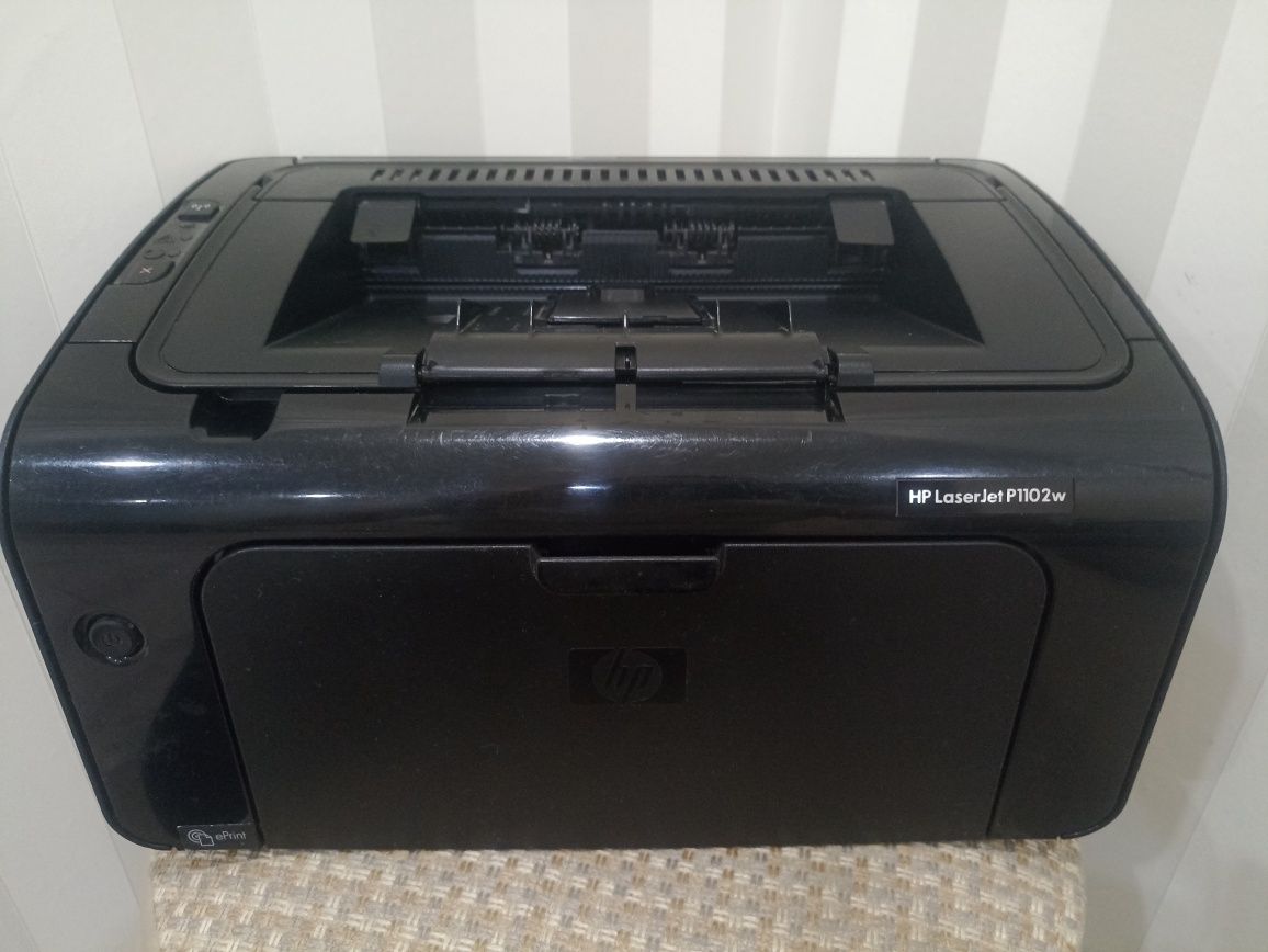 Лазерный принтер НР P1102w с вай-фай