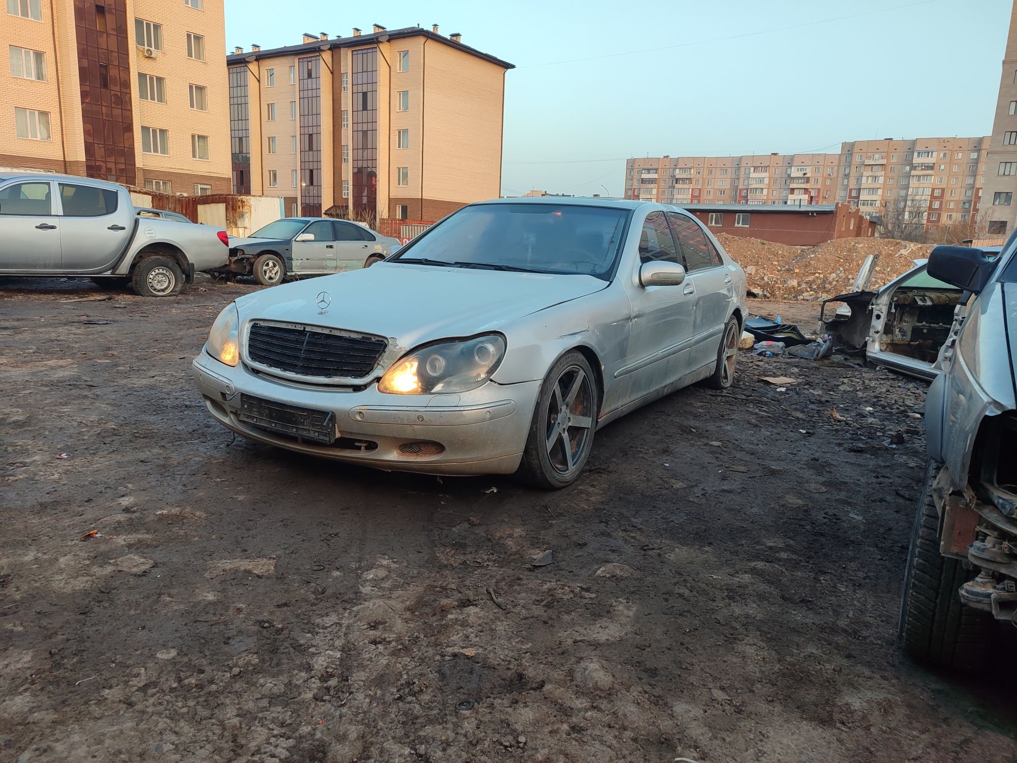 Запчасти на Мерседес W220