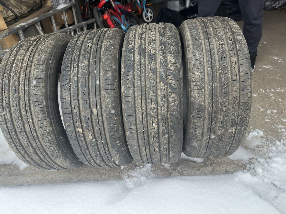 Продам летнюю резину 215/55/17 Nitto