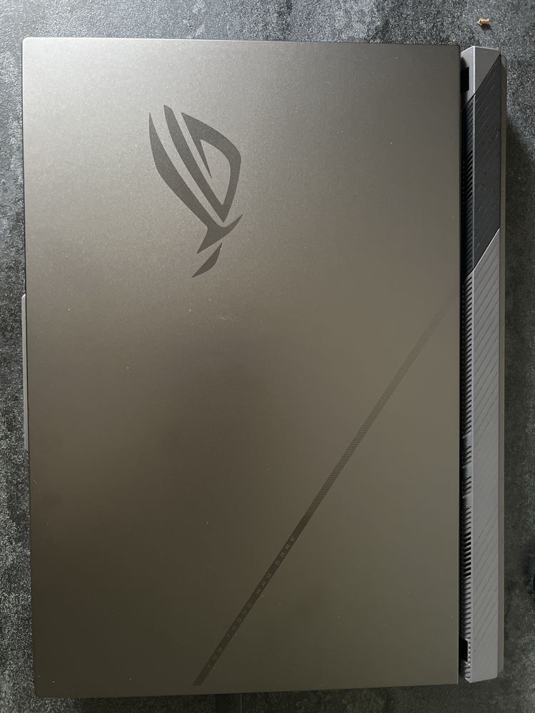 ASUS ROG STRIX G16 R9/8940HX / 32GB / 5070 / 1TB / WIN 11 / 2K