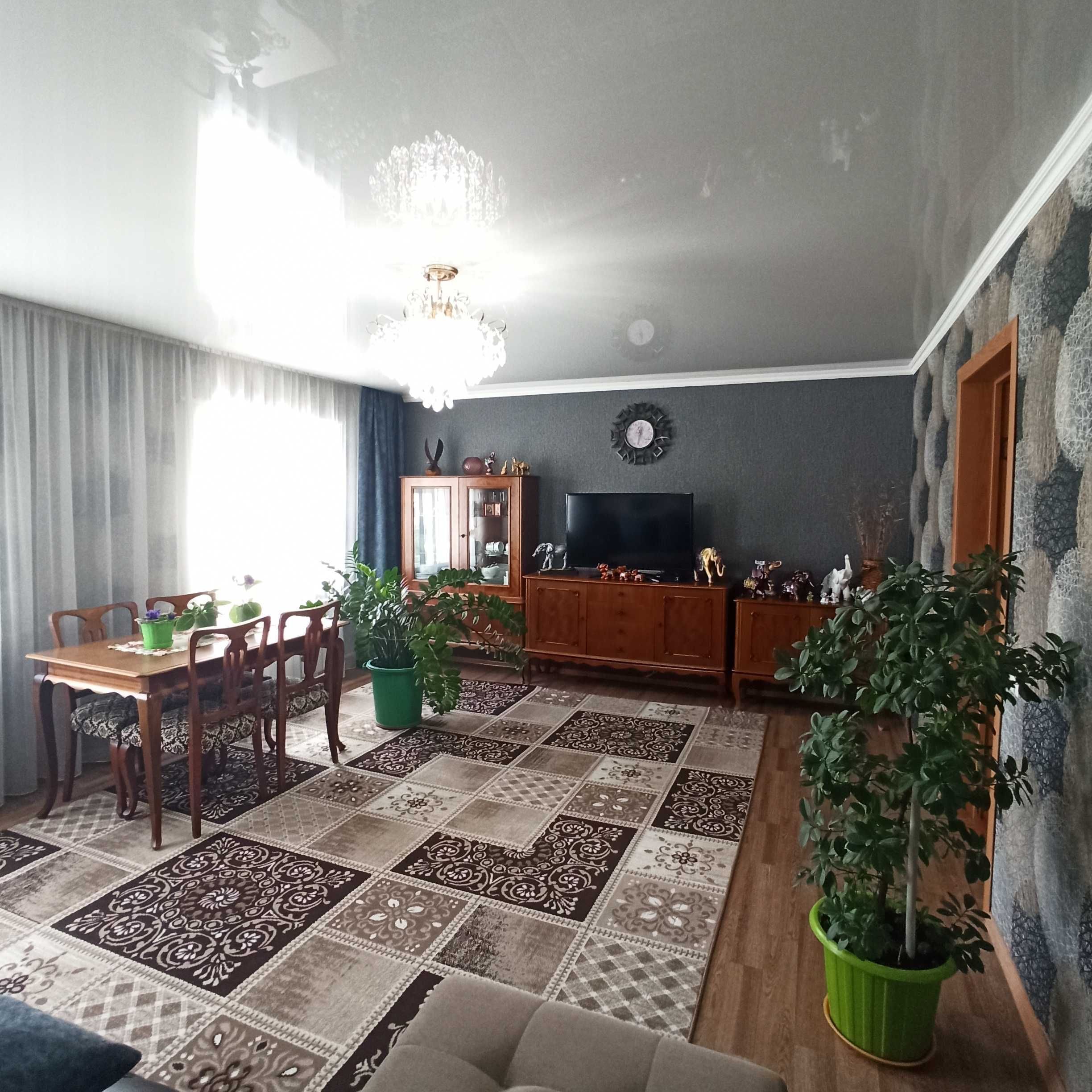 №3080 Продам 2х этажный коттедж, 9а микрорайон или обмен на квартиру!