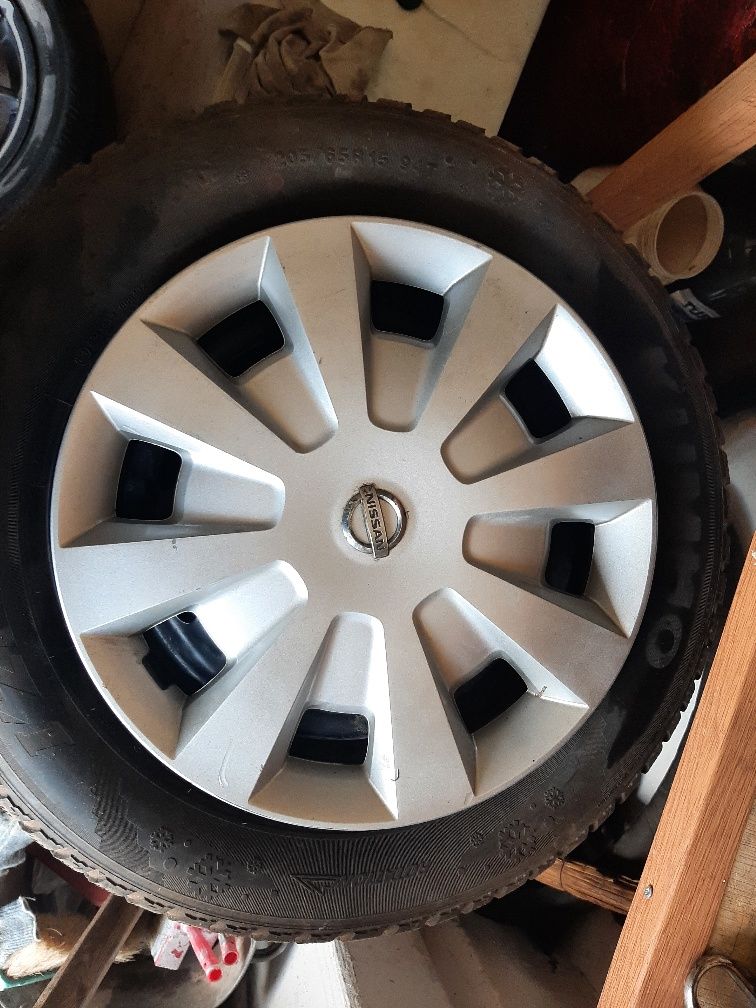 Продам 4 диска R15 с зимней резиной на 205/65/R15