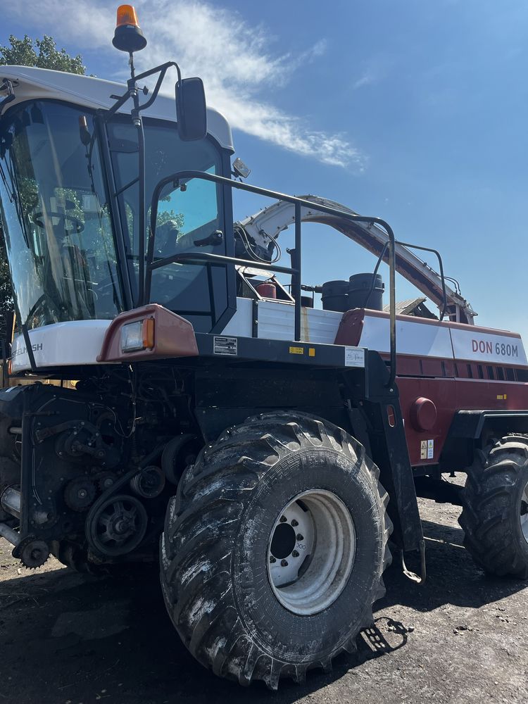 Продам комбайн кормоуборочный Дон-680М