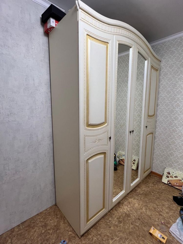 Продается шкаф и тумбочка в хорошем состоянии