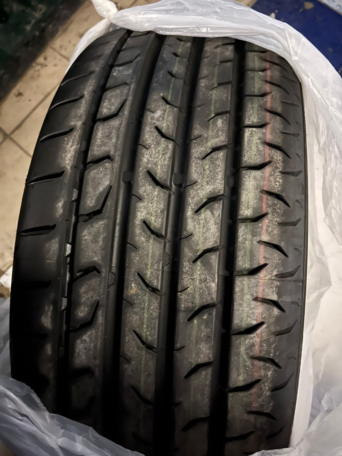 Продам абсолютно новый 1 баллон