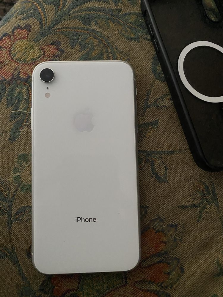 Iphone xr в хорошем состояние